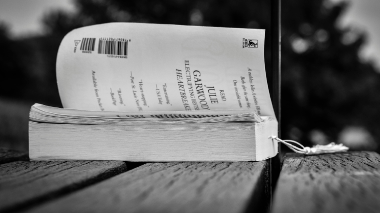 7 Manfaat Menerbitkan Buku Ber-ISBN Bagi Penulis