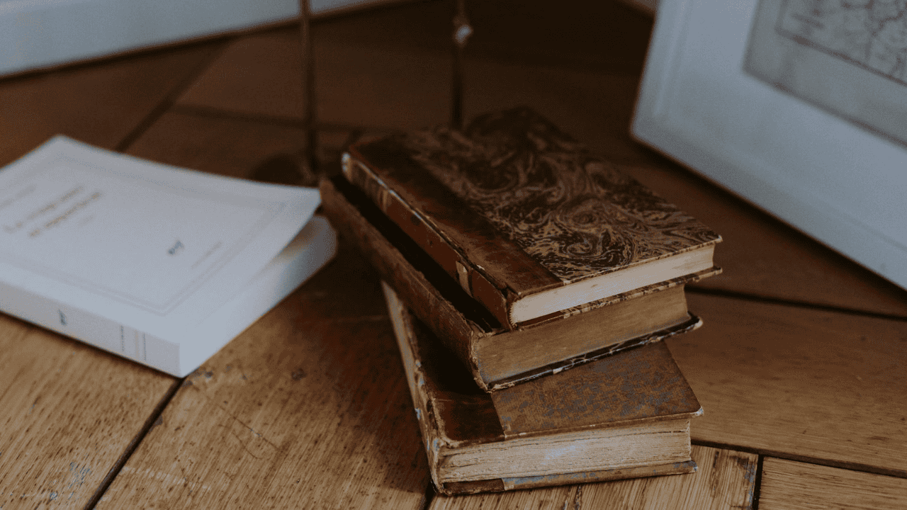 Perbedaan Hard Cover dan Soft Cover dalam Penerbitan Buku