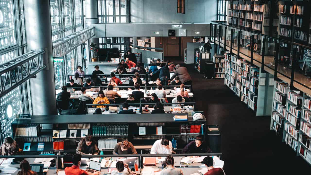 Memahami 4 Elemen Penting dalam Pemilihan Bahan Pustaka 