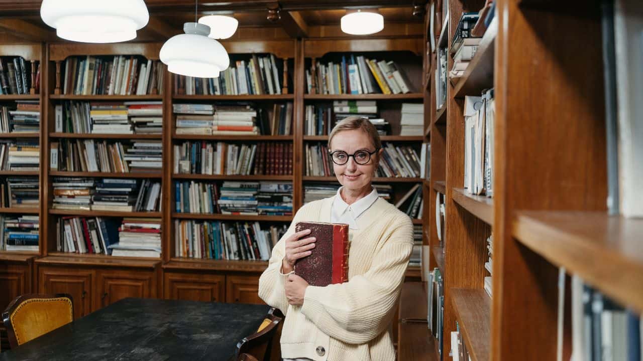 7 Tips Menjadi Pustakawan yang Profesional dan Update dengan Perkembangan Zaman