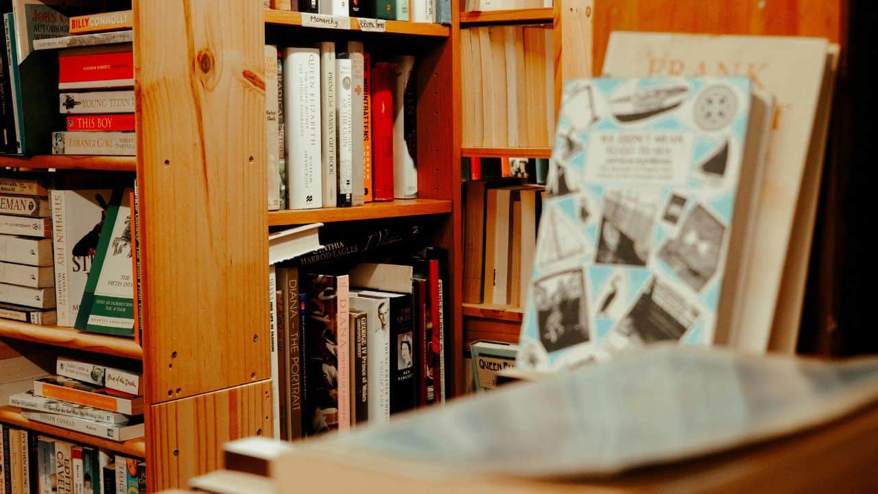 Cara Menulis Buku Akademik untuk Dosen Pemula, Yuk Dipahami!