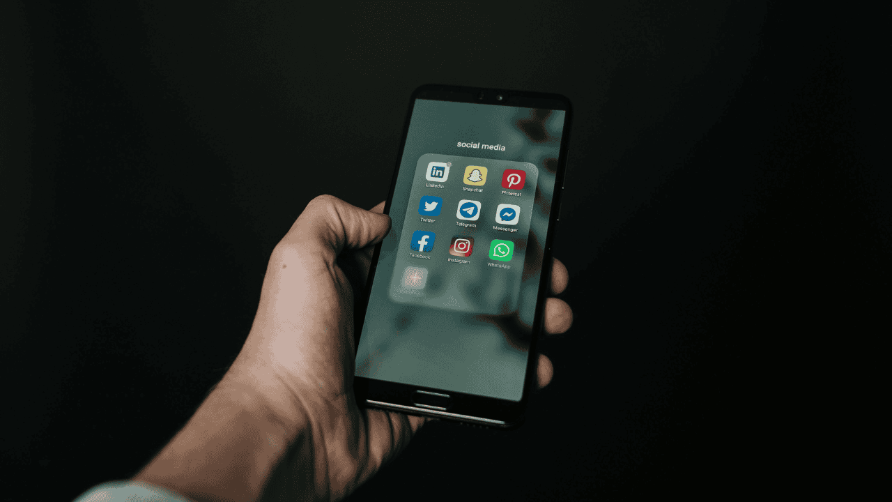 Keunggulan Media Sosial dalam Promosi Buku di Era Digital