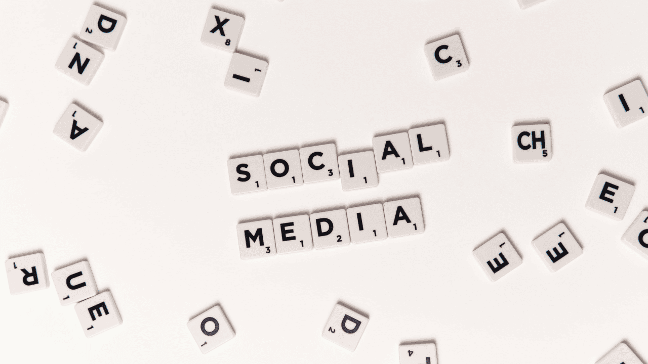 Keunggulan Media Sosial dalam Promosi Buku di Era Digital