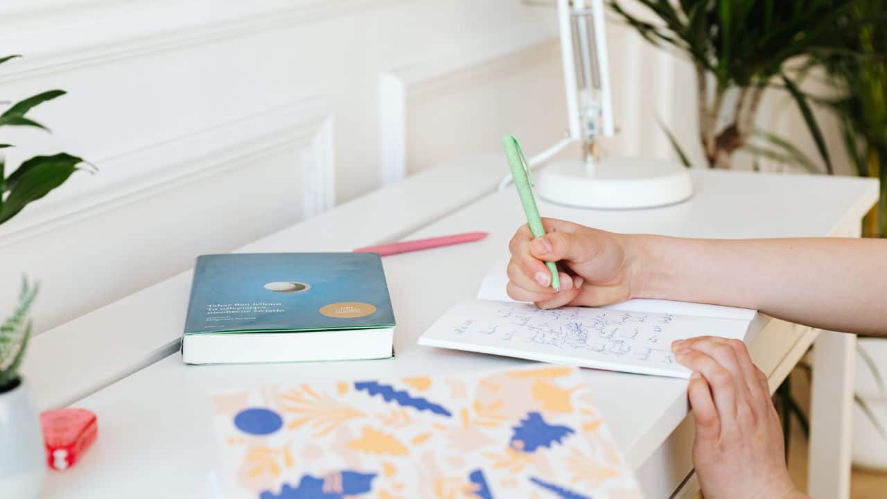 Memahami Berbagai Hal Terkait Kata Depan atau Preposisi