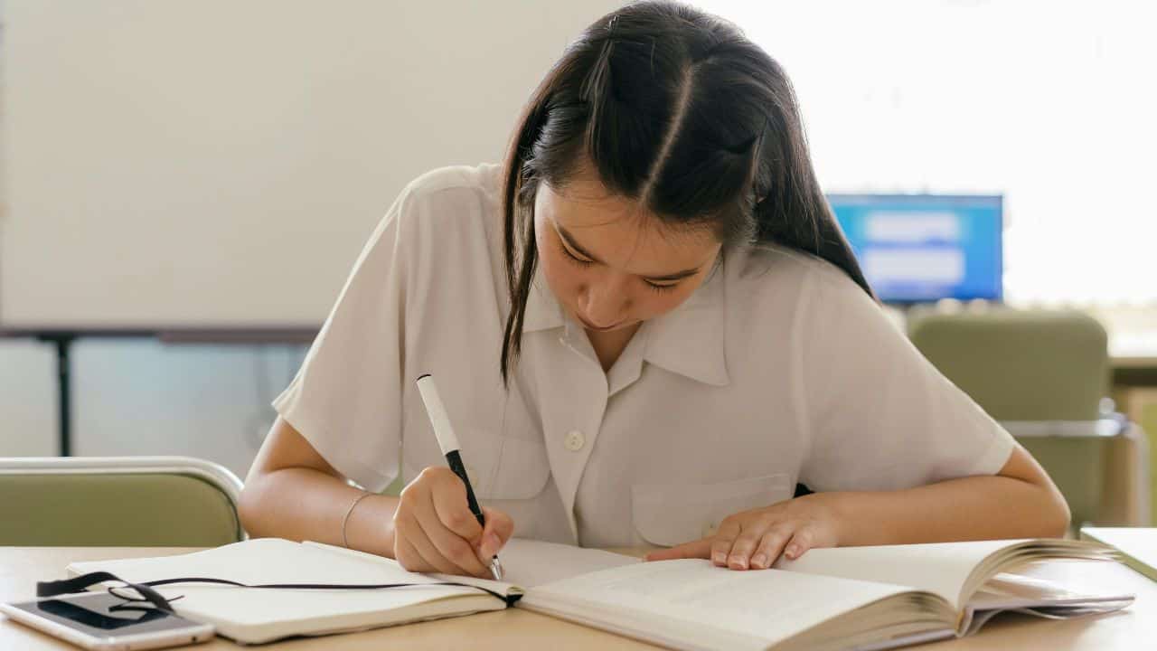 7 Cara Menentukan Diksi dalam KTI (Karya Tulis Ilmiah)