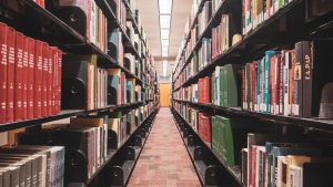 9 Perbedaan Buku Teks dan Buku Referensi yang Perlu Dosen Pahami