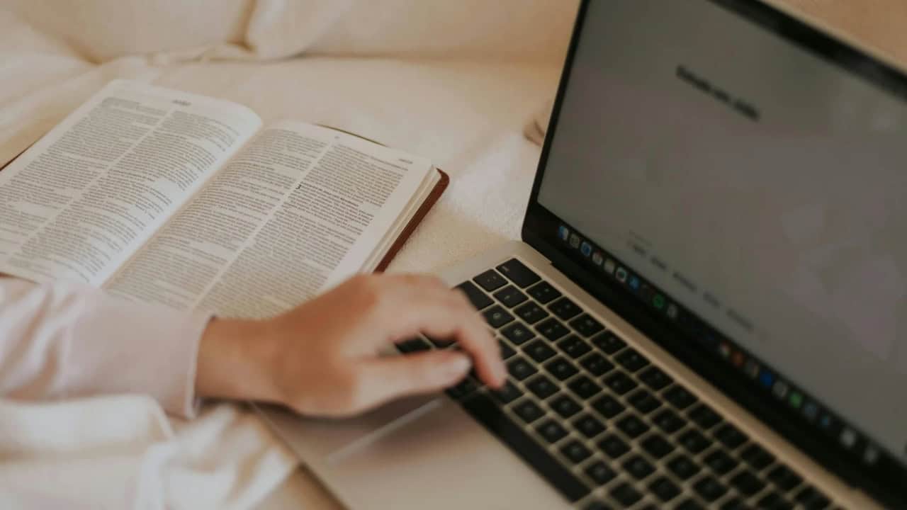 Mengenal Apa Itu Peer Review, Jenis-Jenis, dan Peran Pentingnya dalam Dunia Akademik