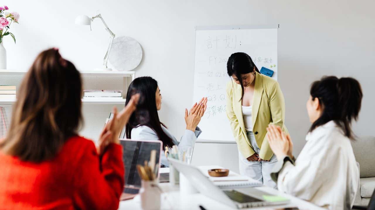 Panduan Menyusun Isi PPT Seminar Proposal Skripsi Penelitian Kualitatif agar Presentasimu Lebih Terarah