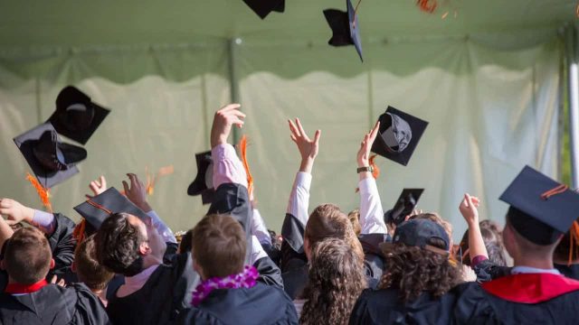 5 Perbedaan Yudisium dan Wisuda yang Perlu Mahasiswa Pahami
